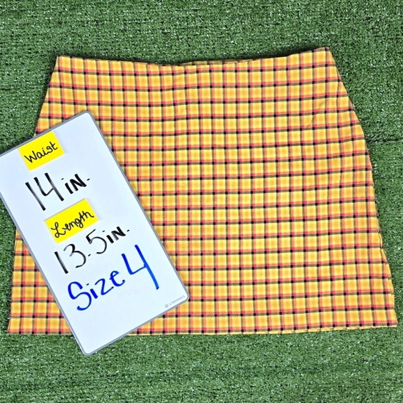 URBAN OUTFITTERS | GRETCHEN PLAID MINI SKIRT - Picture 14 of 14